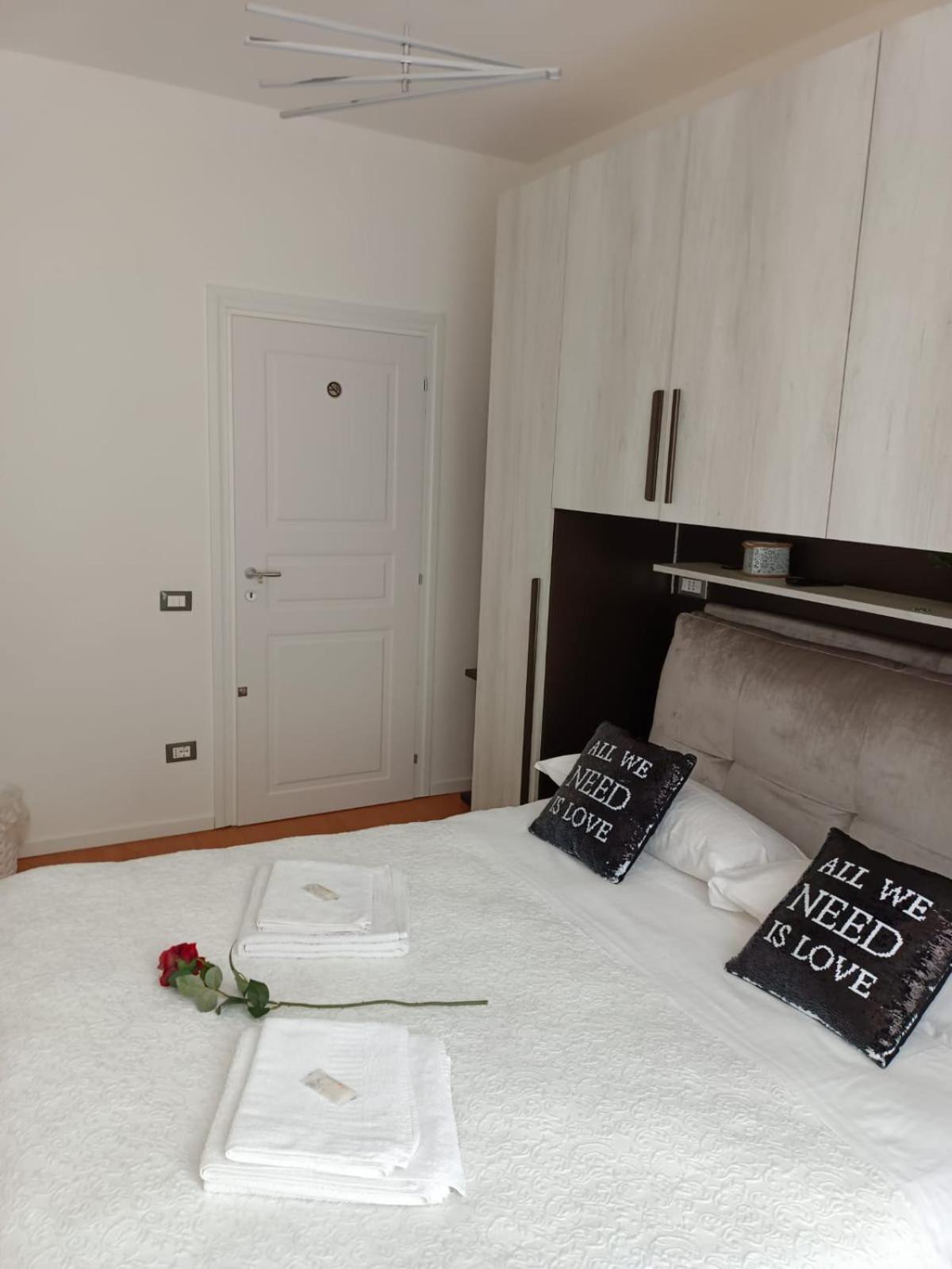 Alessandra'S Home Verona Ruang foto