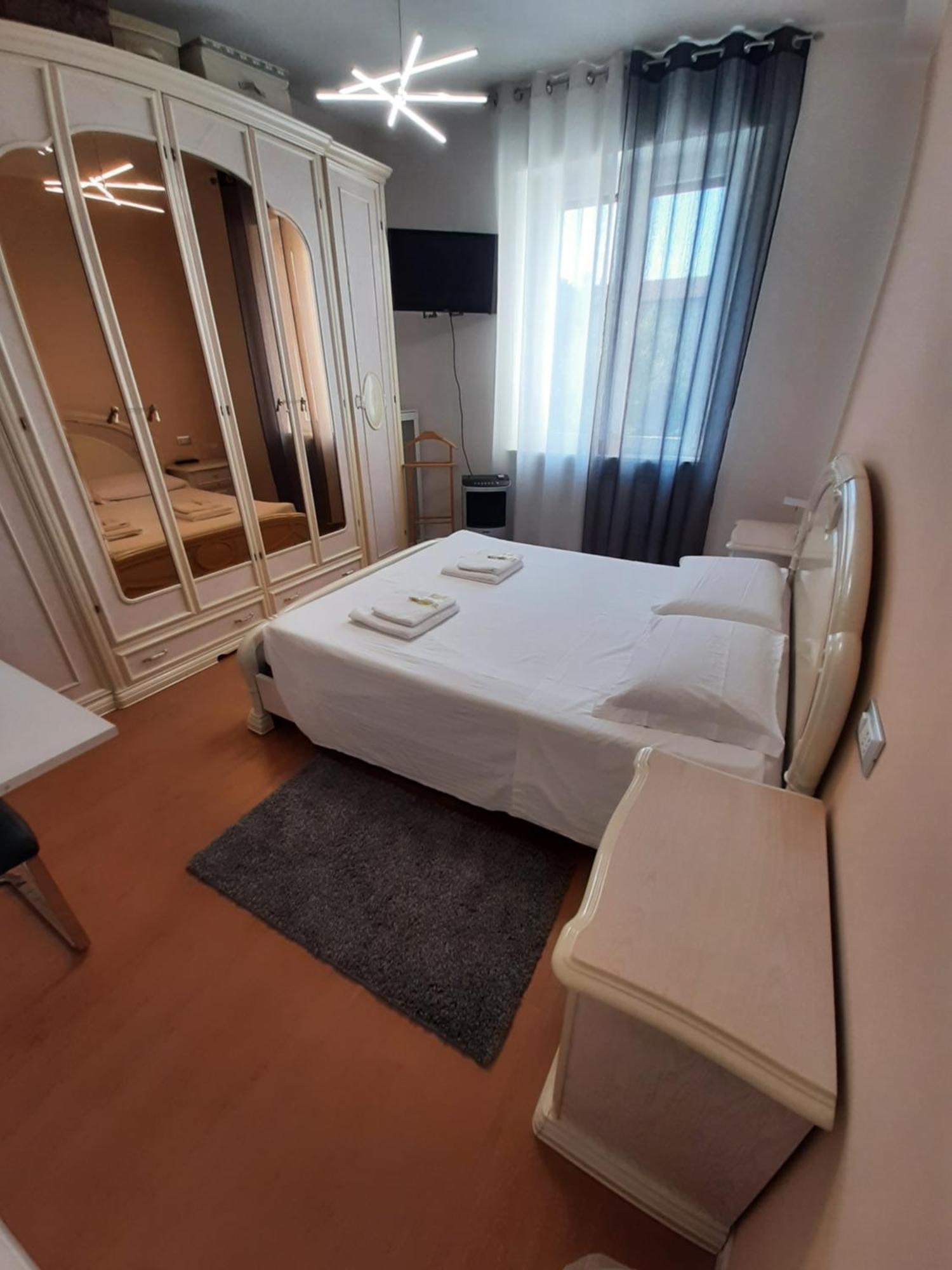 Alessandra'S Home Verona Ruang foto